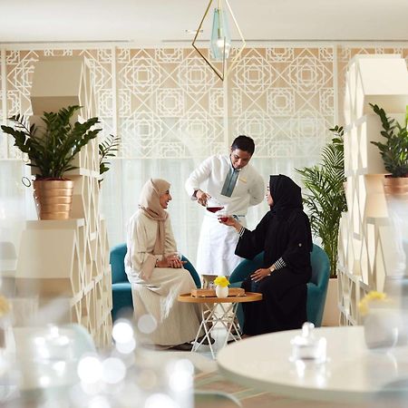 מלון מכה Tilal Jabal Al Kabah מראה חיצוני תמונה Emirati women in traditional dress
